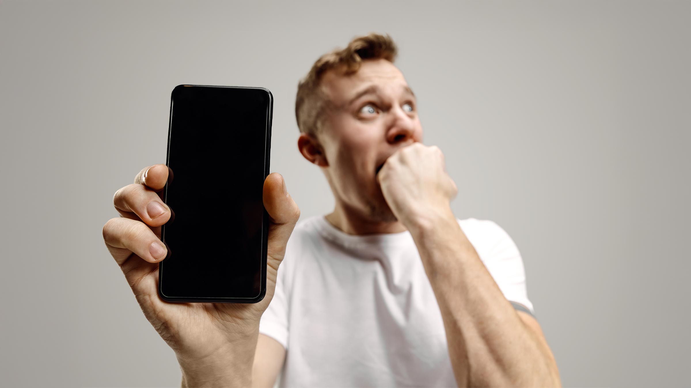 iPhone con pantalla negra